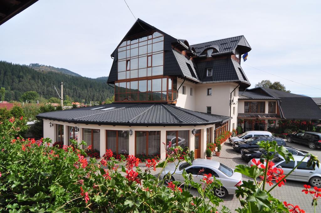 Hotel Cosmos Кымпулунг-Молдовенеск Экстерьер фото