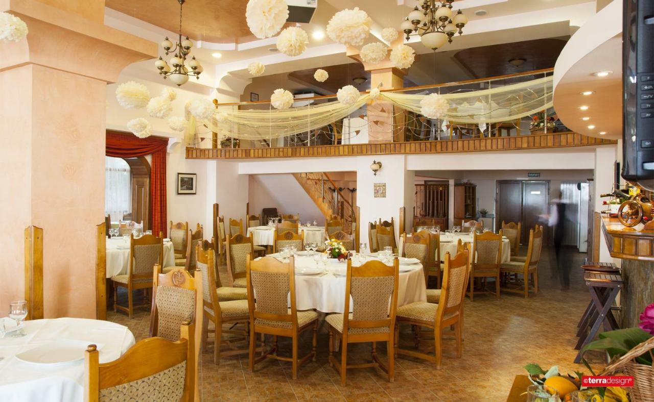 Hotel Cosmos Кымпулунг-Молдовенеск Экстерьер фото
