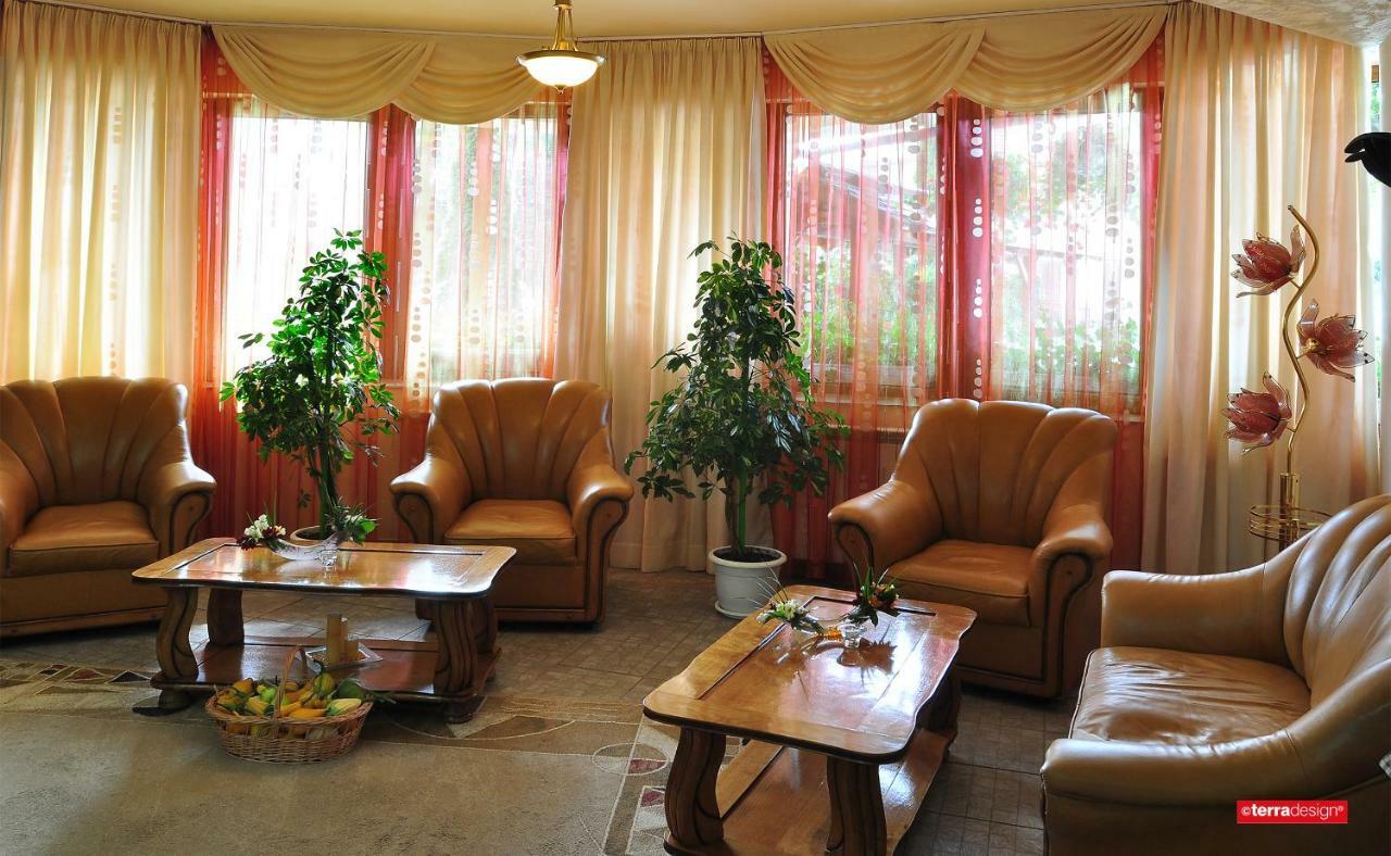 Hotel Cosmos Кымпулунг-Молдовенеск Экстерьер фото