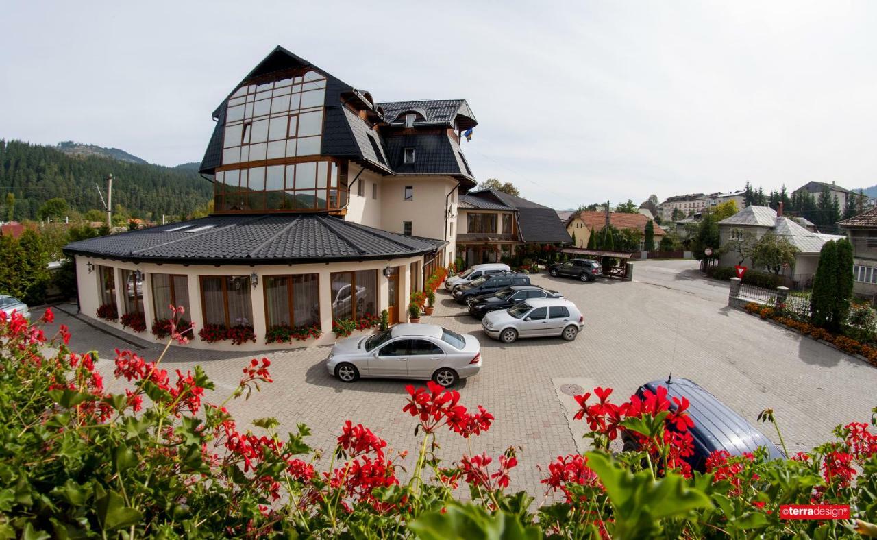 Hotel Cosmos Кымпулунг-Молдовенеск Экстерьер фото