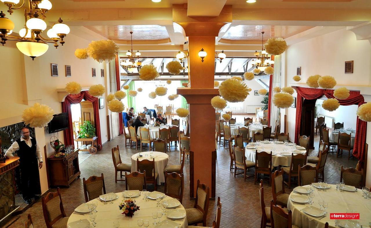 Hotel Cosmos Кымпулунг-Молдовенеск Экстерьер фото