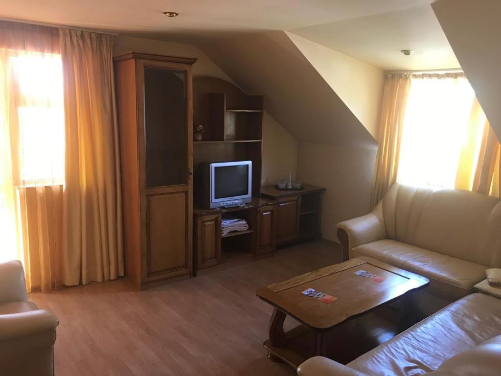 Hotel Cosmos Кымпулунг-Молдовенеск Экстерьер фото